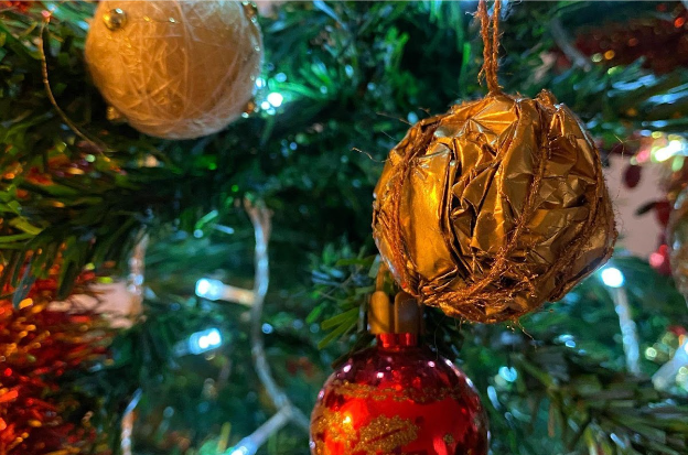 Everything You Need to Know About Choosing the Perfect Pre-Lit Christmas Tree for a 10-Foot Ceiling